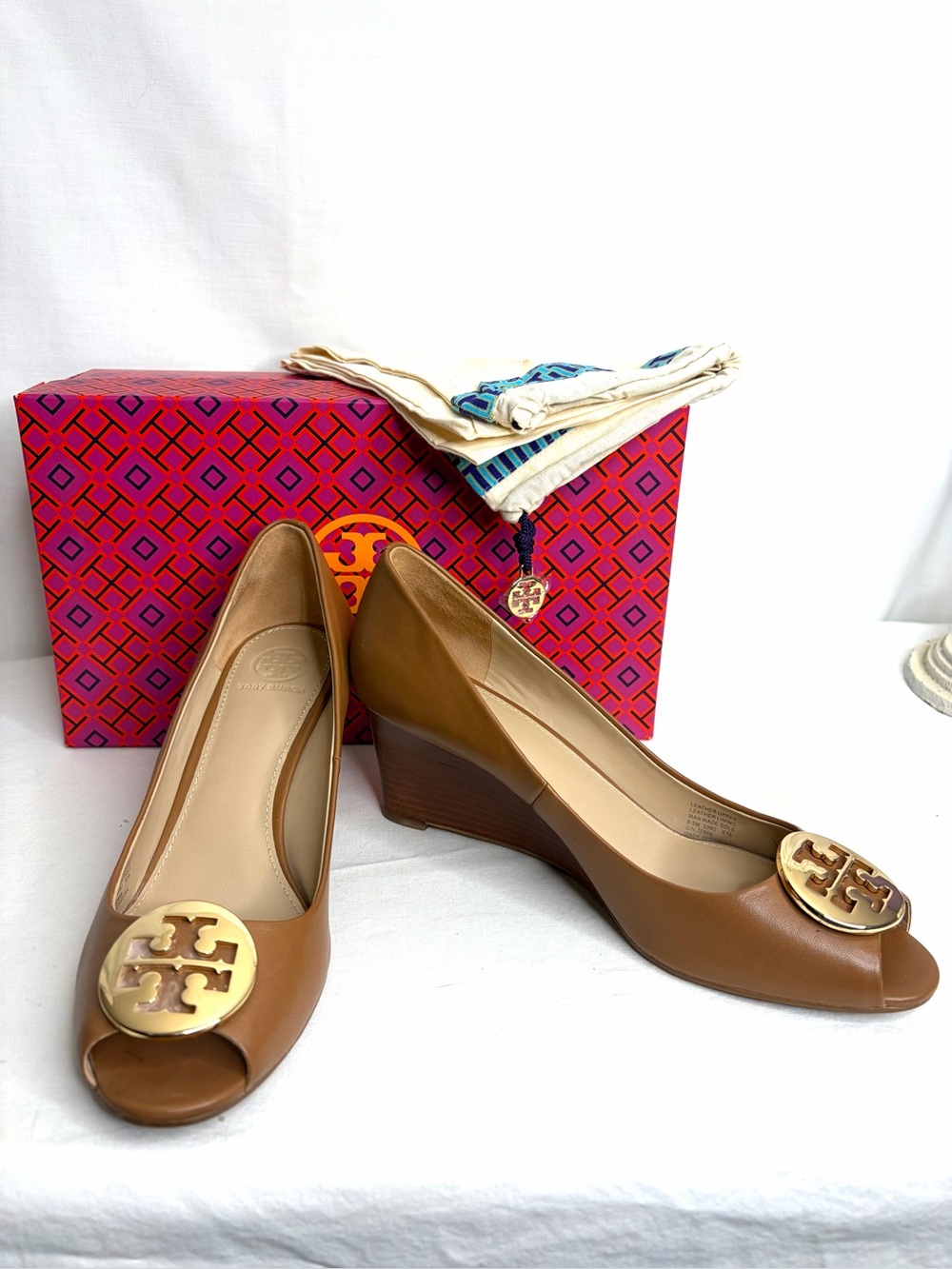 Tori Burch “Kara” Tan Wedge Heels Sz 8.5. Like New!